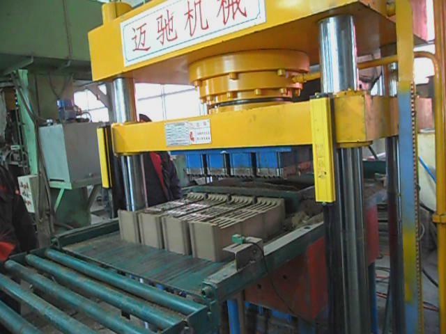 Two-way lattice brick hydraulic press